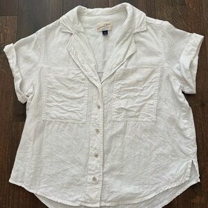 Universal Thread White Button-Down Shirt
